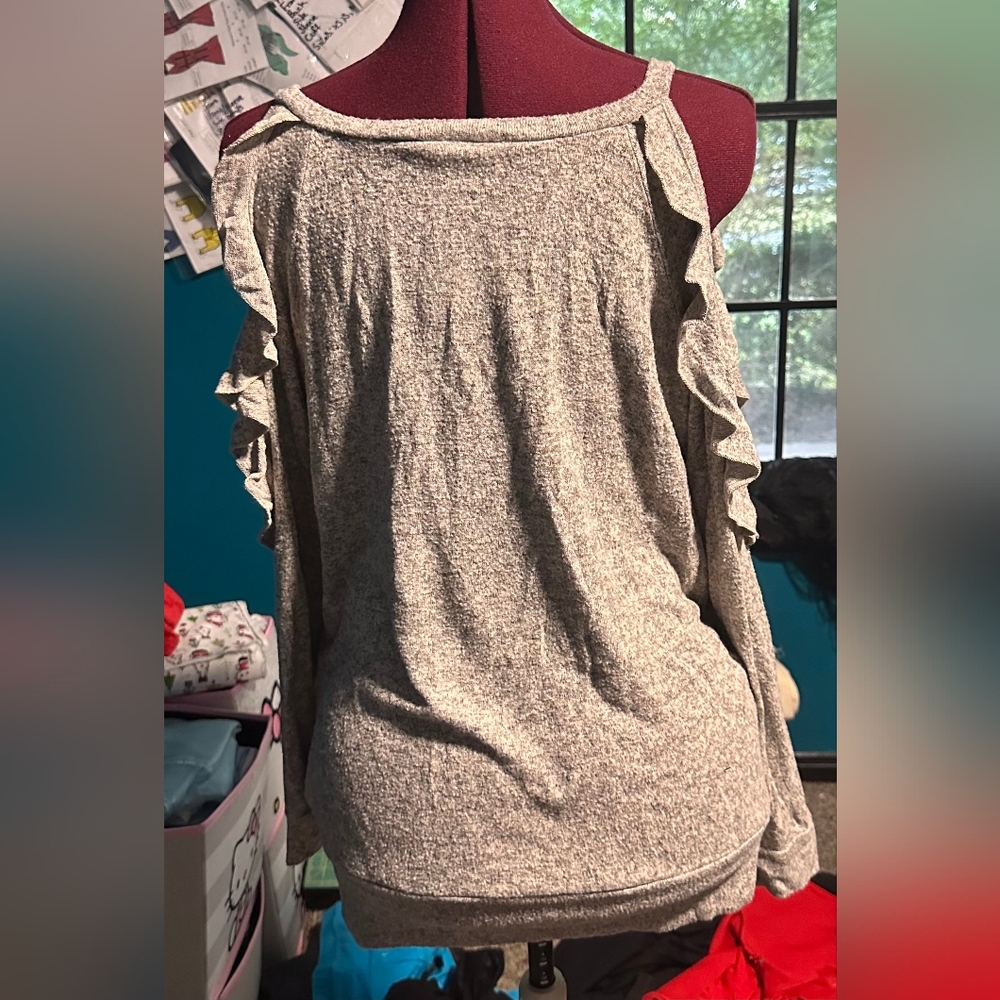 7 Sweaters - image 6